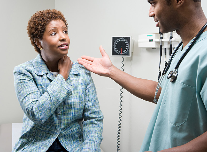 Doctor-discussing-the-benefits-of-a-discogram-to-female-patient